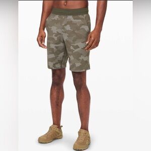80. Lululemon Men’s T.H.E. Short 9" *Linerless- Mesh Camo Dark Olive/ Size Small